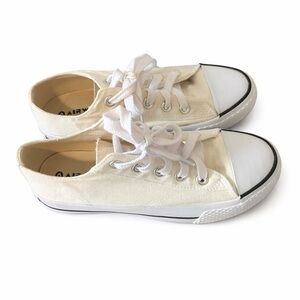 Airwalk Canvas Low Top Sneakers Women Size 7 Cream Lace Up Casual Shoes